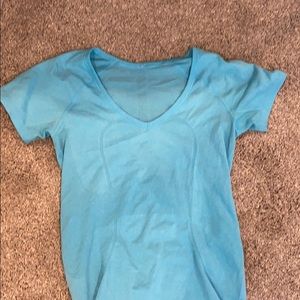V-neck Lulu lemon top